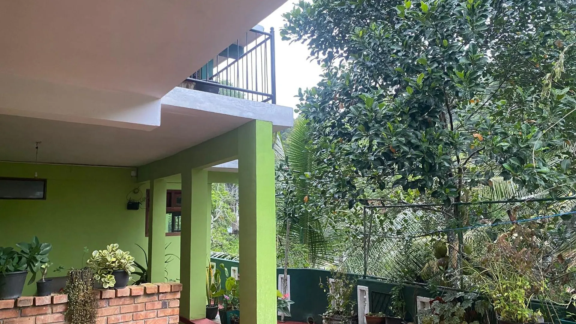 Apartment Green Woods Guest Kandy